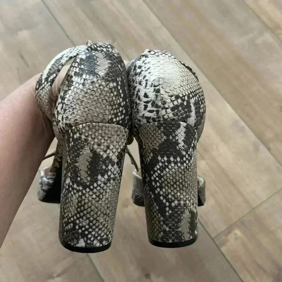 4/$25 Charlotte Russe Snake Python Print Block Heel Pointy Pumps Sz 10 - Picture 7 of 8